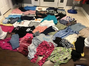 RIESIGES 60-TEILIGES GARDEROBENPAKET MÄDCHEN GRÖSSE 12 JEANS, TOPS, KLEIDER, SHORTS, RÖCKE+++ - Bild 1 von 6
