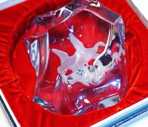 Val St Lambert "Crystal Iceberg" Flying Gese Briefbeschwerer, in Präsentationsbox. - Bild 1 von 4