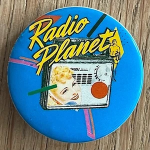 Vintage 1980 Radio Planet pin 1.25" retro button BOB HOLMES licensed Easy Aces - Picture 1 of 5