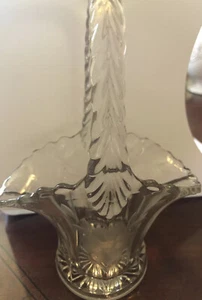 "Florero Duncan & Miller vintage de 6 3/4"" con canasta nupcial grabada de vidrio cortado EAPG Cottage" - Imagen 1 de 5
