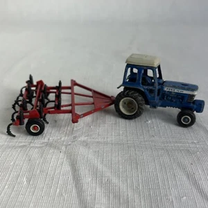 ERTL 1:64 Ford TW-20 Tractor Blue With Red Row Implement Vintage - Picture 1 of 9