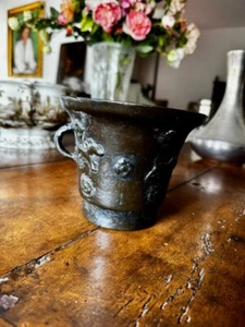 Antico Mortaio in Bronzo – XVII/XVIII Secolo – Decorato con Figure Animali - Foto 1 di 7