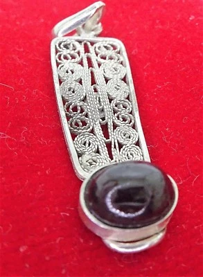 Ciondolo in filigrana argento fatto a mano con rubino naturale non trattato - Immagine 1 di 4