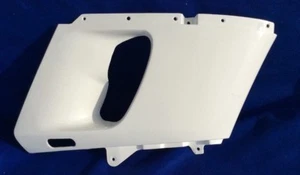 KAWASAKI ZZR 600 E CENTRE PANEL RIGHT HAND SIDE in White - Picture 1 of 1
