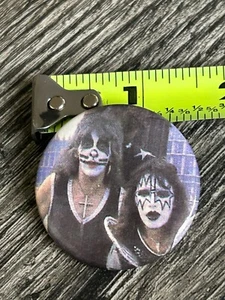 KISS BUTTON Pin Badge Alive Ace Frehley Peter Criss 1 1/2" Vintage Kiss Aucoin - Picture 1 of 2