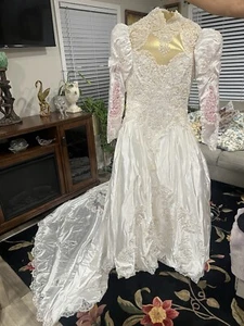 vintage wedding dress 1980's Puff Sleeves Long Train Size 10 - Picture 1 of 19