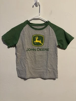 John Deere Boys Grey and Green T-Shirt Casual Short Sleeve Size 5 Cotton Blend - Image 1 of 4