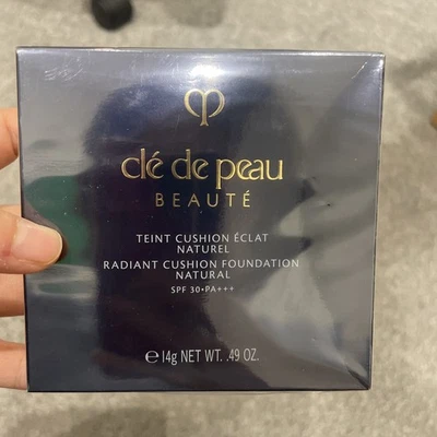 Cle De Peau Beaute Radiant Cushion Foundation SPF25 ~ 14g ~ I10 Very Light Ivory - Image 1 of 4