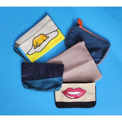 Lote de 5 bolsas de cosméticos de maquillaje Ipsy 3 nuevas (nunca usadas) y 2 bolsas ligeramente usadas. Foto 1 de 4