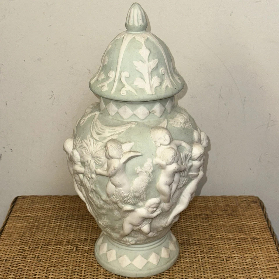Vtg 1974 Ornate Victorian Cherub Urn Vase 3D Beautifully Detailed Green Signed - Image 1 of 4