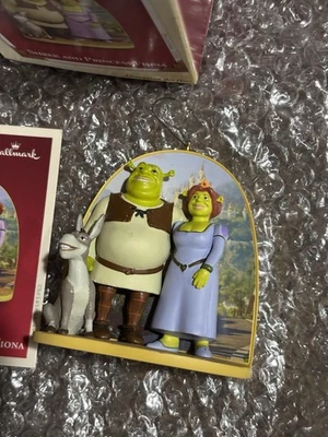 Adorno Hallmark Keepsake 2005 "Shrek y la princesa Fiona" con burro - Shrek 2 Foto 1 de 2
