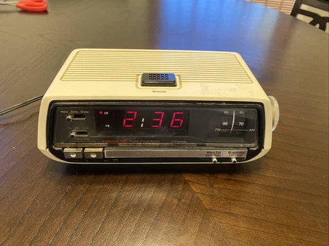 Vintage JC Penny Clock Radio  Alarm Radio Not Working 680-3774 Clock Works Cover