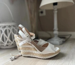 Schöne Keilabsatz Sandalen - Bild 1 von 6