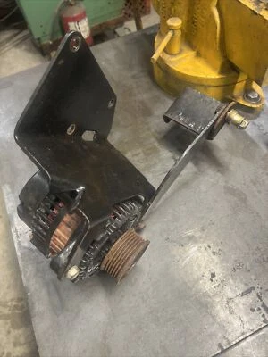 mercruiser v6 4.3 alternator with bracket - Image 1 of 4