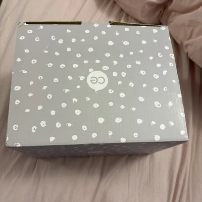 Cook's Essentials Beheizter Kaffeebecher Tasse & Untersetzer, Löffel und Deckel Rosa Brandneu - Bild 1 von 4