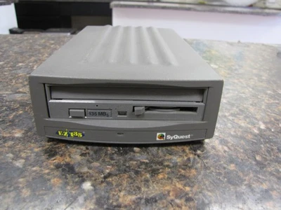 VINTAGE SyQuest EZ135 Drive SCSI External 135MB 1995 - HI23 - Image 1 of 4