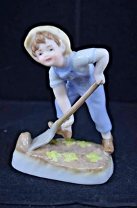 ROYAL WORCESTER FIGURINE - SATURDAY BOY - Picture 1 of 9
