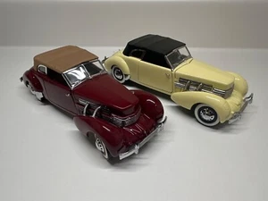 Two Franklin Mint 1:24 1937 Cord 812 Phaeton Coupe Burgundy & yellowish cream - Picture 1 of 19