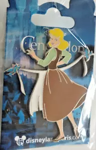Aschenputtel in Lumpen Vögel halten Kleid Disney Land Paris Dlrp Dlp März 2023 Pin - Bild 1 von 4