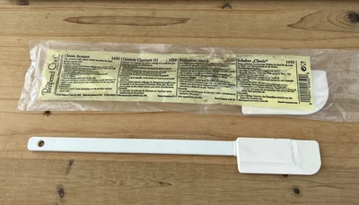 Pampered Chef Classic Spatula #1650  11"; 10.5" - Image 1 of 4
