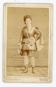 PHOTO CDV, une comédienne en costume par Raschkow Jr à Breslau Wroclaw Pologne - Foto 1 di 2
