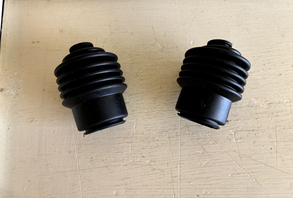 PIEZAS DETOMASO PANTERA 71-74: BOTAS DE CHOQUE CON TAPA Foto 1 de 1