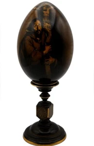 Huevo religioso cristiano vintage. Pintado a mano. 6,5" de alto. Soporte mide 5" de alto. - Imagen 1 de 2