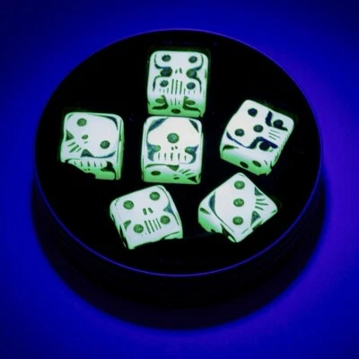 Juego de dados Pesadilla antes de Navidad Oogie Boogie Brilla en la oscuridad NUEVO Foto 1 de 4