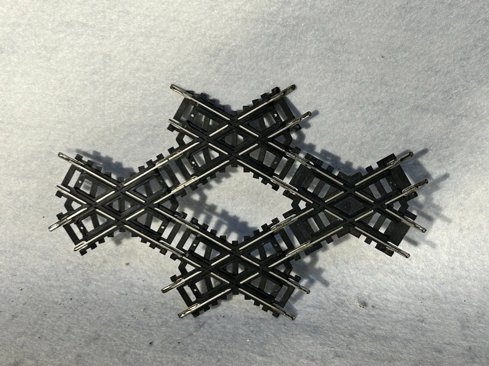 Nice Atlas Code 100 Double Track Crossing  60 Degree HO - Image 1 of 1