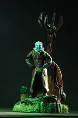 Estatua personalizada Destiny 1 Asher Mir con brazo de Atheon Foto 1 de 4