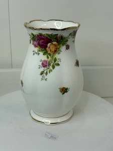Old Country Rose Royal Albert vase bone China 6.5" / 17cm - Picture 1 of 16