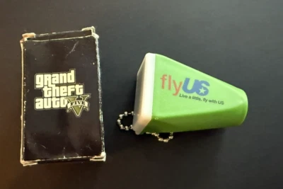 Grand Theft Auto V Promo Verde Visor Semilla de Uva Llavero Rockstar con Caja Foto 1 de 4