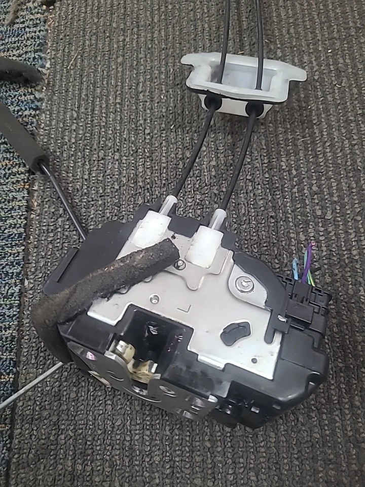 ACTUADOR DE CIERRE DE PUERTA DELANTERO IZQUIERDO NISSAN MURANO OEM 2003-2007 Foto 1 de 4