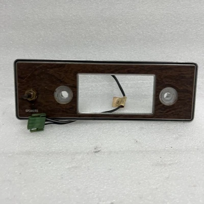 Ford LTD D1AA-18842 1971-72 OEM bisel de radio de grano de madera con altavoz desvanecido Foto 1 de 4