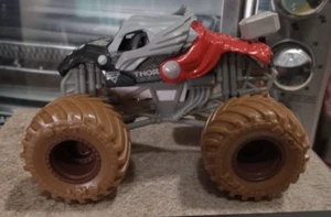 MONSTER JAM. 1:64.LOOSE. THOR.. CHASSIS CHANGE.. - Picture 1 of 1