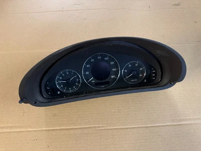 Mercedes 209 CLK 270 CDI 2003 Instrument Cluster Dash Clock 2095403611 e11488 - Image 1 of 4