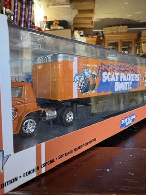 M2 Machines “Scat Packers Unite”. 1970 Dodge L600 COE & 1970 Dodge Super Bee. - Image 1 of 4