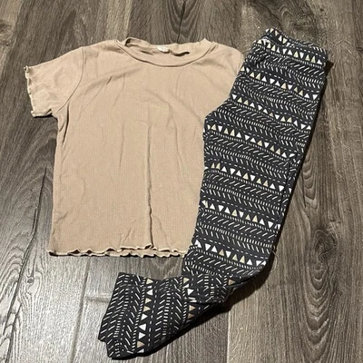 Girls 5/6 Outfit Beige Tshirt & Gray Leggings EUC - Image 1 of 4