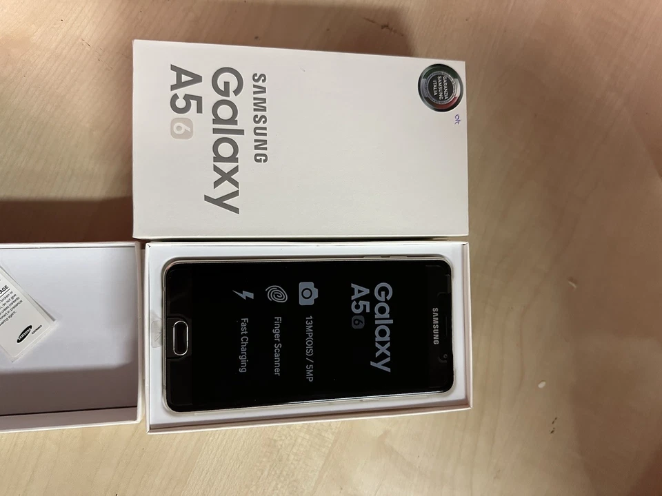 Samsung Galaxy A5 (2016) - 16GB - Oro - Immagine 1 di 3