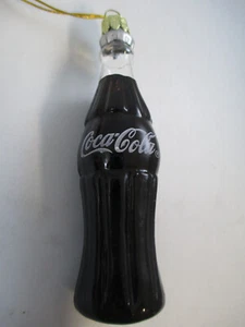 Botella de vidrio de contorno Coca-Cola adorno navideño Coca-Cola - Imagen 1 de 7