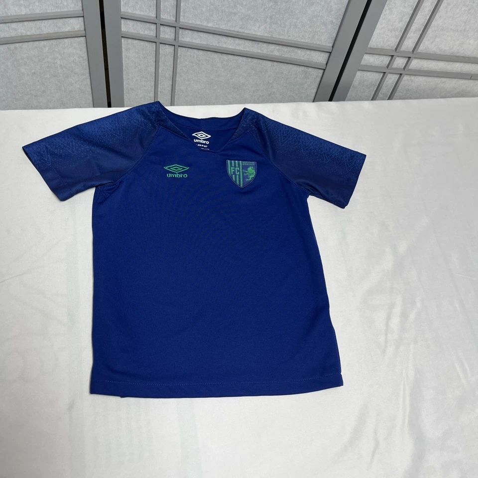 Camiseta de fútbol Umbro Manchester FC para niños talla pequeña 6/7 - buen estado Foto 1 de 4