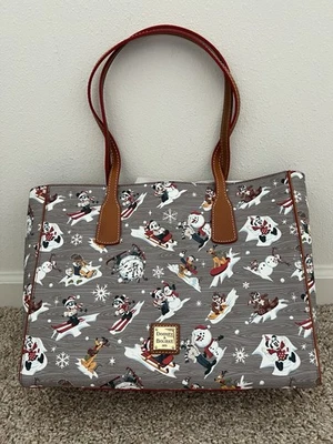 Bolsa Tote Dooney & Bourke 2021 “WALT’S LODGE” Parques Disney - Nova! - Imagem 1 de 4