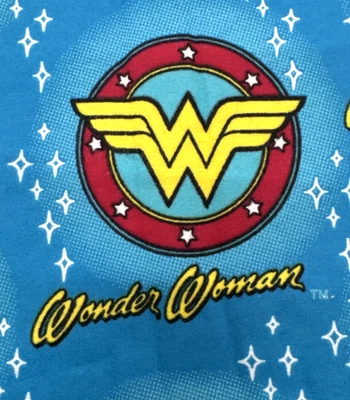 Tela de franela de algodón azul Wonder Woman DC Comics camelot mitad #32 Foto 1 de 4