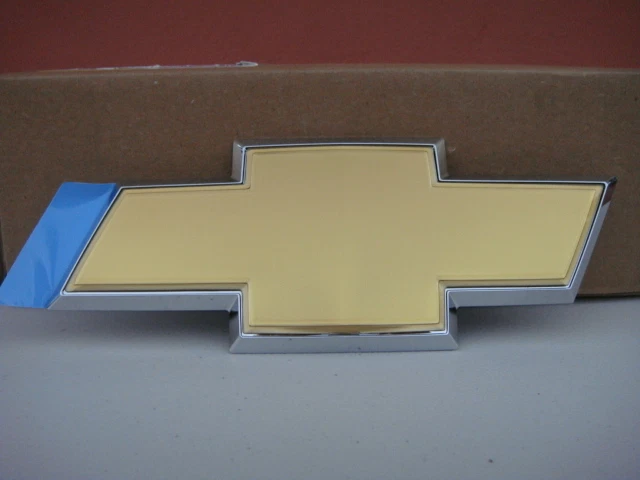 CHEVROLET TAHOE SUBURBAN 07-14 MALETERO TRASERO PAJARITA EMBLEMA LOGO DORADO Foto 1 de 1