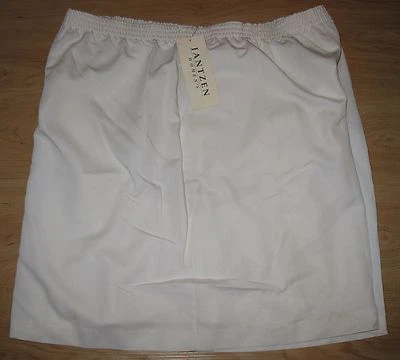 JANTZEN - NWT - SIZE  24 - WHITE-  - ELASTIC WAIST WIDE SHORTS  MSRP: $42.00 - Image 1 of 3