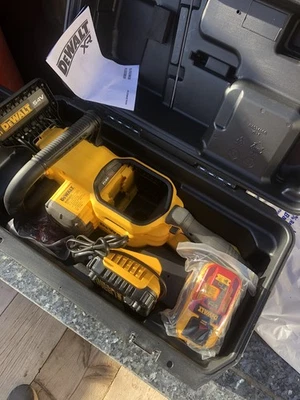 Dewalt DCMCS574X1 FlexVolt Cordless Brushless Chainsaw 45cm Bar 54V 1x 9.0Ah - Image 1 of 4