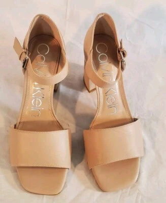 Sandalias Calvin Klein para mujer 8,5 Quelyn beige tacón bloque correa al tobillo nuevas Foto 1 de 4