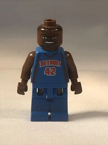 Lego Sports Basketball NBA Minifigure Jerry Stackhouse # 42 PISTONS Blue Jersey - Picture 1 of 4
