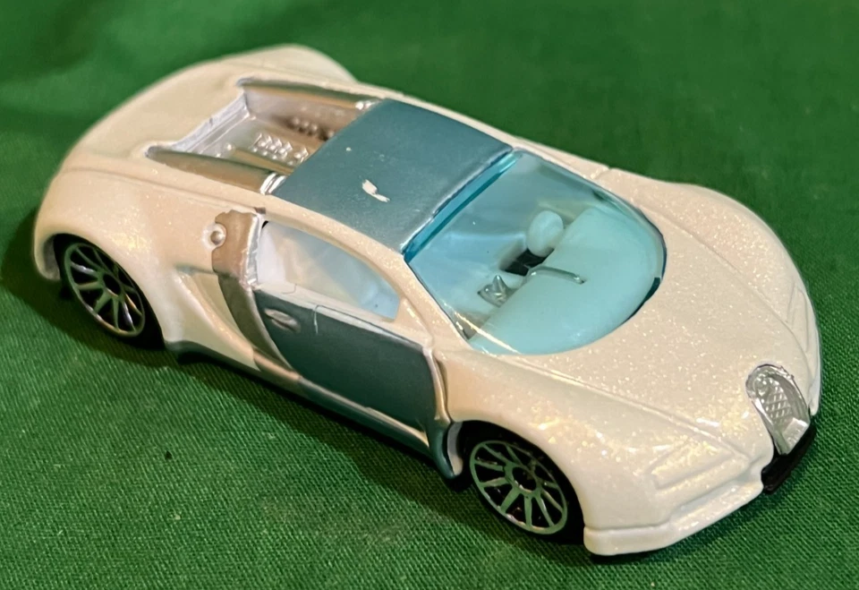 2002 Hot Wheels Mystery Car Bugatti Veyron Great Condition Diecast 1:64 PL22 - Image 1 of 2