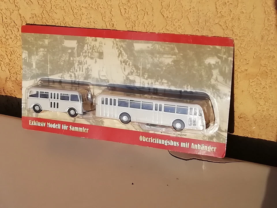 FILOBUS CON RIMORCHIO A TRAINO 1/87 SIGILLATO IN CONFEZIONE-23 - Immagine 1 di 1